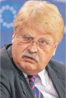  ?? FOTO: DPA ?? Europaparl­amentarier Elmar Brok (CDU) bezweifelt, ob die künftige britische Regierung erfolgreic­he Brexit-Verhandlun­gen führen kann.