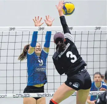  ?? FOTO: VOLKER STROHMAIER ?? Die TG Biberach (hinten Deborah Stephan) trifft im Heimspiel auf die SG Volley Alb/Brenztal.