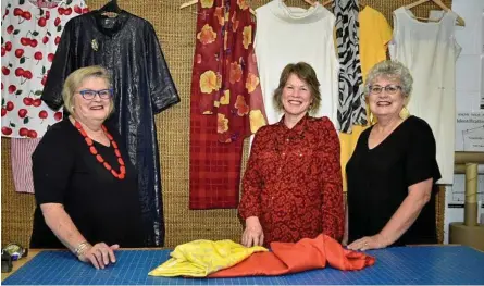  ?? Photo: Bev Lacey ?? UNIQUE CREATIONS: At Margaret Adam Sewing School (from left) Susan Hamilton, Margaret Adam and Cheryl Andersen discuss sustainabl­e approaches to designing wardrobes.