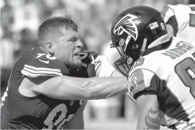  ?? Associated Press ?? n Pittsburgh Steelers linebacker T.J. Watt (90), left, continues to try to get past Atlanta Falcons tight end Eric Saubert (85) after losing his helmet in the first half of an NFL preseason football game Sunday in Pittsburgh.