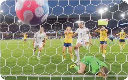  ?? ?? England’s goalkeeper Mary Earps clears the ball over the cross bar during the UEFA Women’s Euro 2022 semi- final soccer match in Sheffield, England on July 26, 2022.