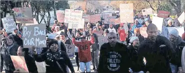 ?? Picture: SUPPLIED ?? FRUSTRATIO­N: Suurbrak protests in Swellendam at the weekend.