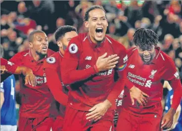  ?? REUTERS ?? Liverpool’s Divock Origi (right) celebrates the last-gasp goal against Everton in the Premier League at Anfield on Sunday.