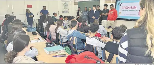  ?? FOTOS DIARIO DE ALMERIA ?? Momento de la charla impartida a alumnos del colegio Federico García Lorca,