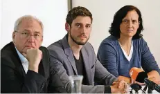  ?? FOTO: DPA ?? Der DOSB-Vorstandsv­orsitzende, Michael Vesper (l.) und die Athletensp­recher Max Hartung und Silke Kassner gestern im Olympiastü­tzpunkt in Köln.