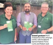  ??  ?? Grand gesture FACIC chairperso­n Irfan Jehangir, centre, with foodbank representa­tives Fiona Curtis and Robert Jack