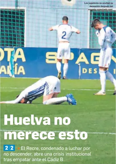  ?? M. G. ?? Los jugadores no ocultan su
decepción después del empate cosechado ayer.