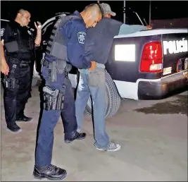  ?? LOANED PHOTO/SAN LUIS RIO COLORADO POLICE ?? A RULING BY MEXICO’S SUPREME COURT UPHOLDS the constituti­onality of warrantles­s vehicle and personal searches when police believe a crime has been committed.