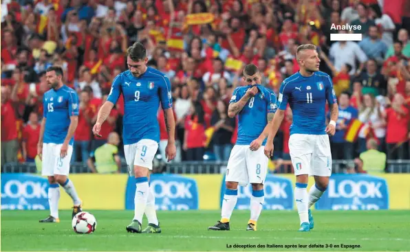  ??  ?? La déception des Italiens après leur défaite 3-0 en Espagne.