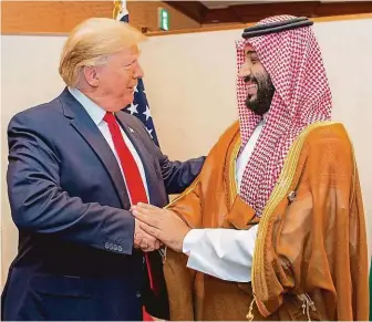  ?? FOTO ČTK/AP ?? Donald Trump si to se Saúdy nechce rozházet (na snímku s princem Mohamedem bin Salmánem)
