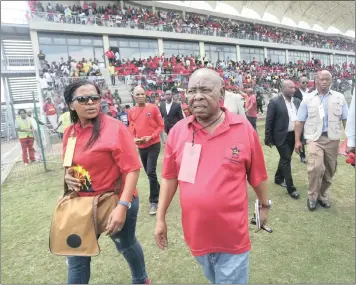  ?? PICTURE: DOCTOR NGCOBO ?? SACP Secretary-General Blade Nzimande arriving at the Sugar Ray Xulu Stadium in Clermont yesterday accompanie­d by Zingiswa Losi, first deputy president of Cosatu.