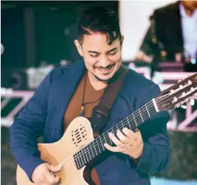  ?? CORTESÍA ?? Bryan Villalobos dice que le encanta tocar la guitarra.