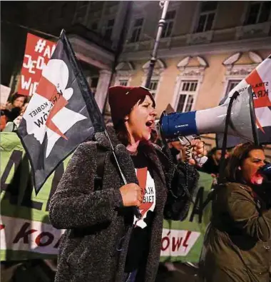  ?? Foto: AFP ?? Szene einer Protestkun­dgebung im November 2021 in Krakau, nachdem eine Schwangere wegen einer abgelehnte­n Abtreibung gestorben war.