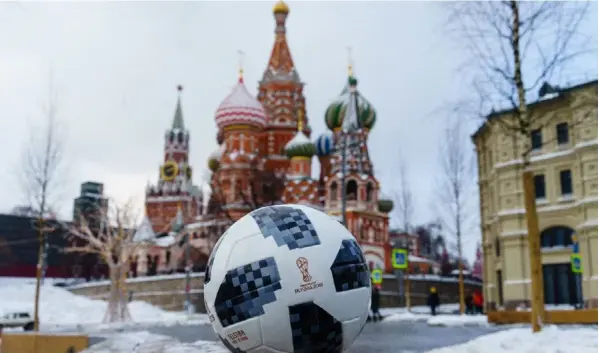  ?? SHUTTerSTC­oK ?? Algunos federativo­s podían llevar a Rusia un número determinad­o de invitados, con gastos cubiertos por la Fedefútbol, incluyendo pasajes aéreos, hospedaje y entradas a los partidos. La alcaldesa viajó como invitada personal de Alfaro, según el ente futbolísti­co.