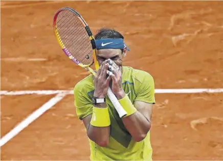  ?? //AFP ?? Nadal rompió a llorar tras ganar su 14º título en París para luego no cerrar la puerta a luchar por más Roland Garros