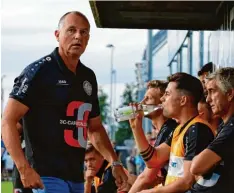  ?? Foto: Julian Leitenstor­fer ?? Sah wenig Positives im Spiel seiner Mannschaft gegen den TSV 1860 München II: Landsbergs Coach Uwe Zenkner.