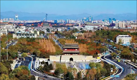  ?? NIU YUNGANG / XINHUA ?? A winter cityscape of the Yongding Gate and its surroundin­gs shows the city’s improved environmen­t.