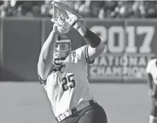  ?? BRYAN TERRY/THE OKLAHOMAN ?? Southmoore's Lainey King pitches during the Class 6A fastpitch softball state tournament championsh­ip game against Edmond Memorial.