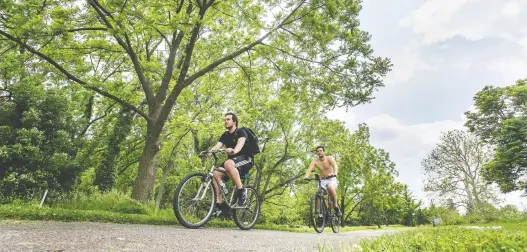  ?? PHOTOS: PETER J. THOMPSON ?? Ontario’s beautiful Niagara Region offers up to 300 kilometres of largely flat and traffic-free bicycle trails.