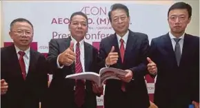  ?? PIC BY NUR ADIBAH AHMAD IZAM ?? (From left) Aeon Co executive director Poh Ying Loo, independen­t non-executive chairman Datuk Iskandar Sarudin, managing director Shinobu Washizawa and executive director, business operation, Hiroyuki Kotera, at the comnpany’s annual general meeting in...