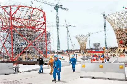  ??  ?? Justificó el número de cuestionar­ios que se van a imprimir para decidir el futuro de la obra en Texcoco.