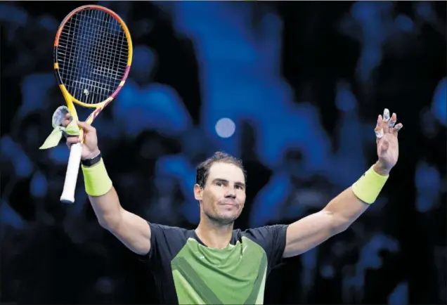  ?? ?? Rafa Nadal se despide del público asistente al Pala Alpitour de Turín, escenario de las ATP Finals, tras vencer a Casper Ruud.