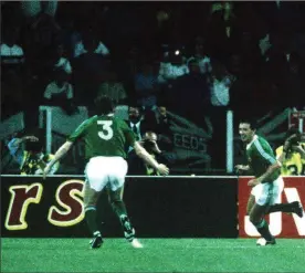  ??  ?? Kevin Sheedy (centre) celebrates after scoring against England in the drawn Wo