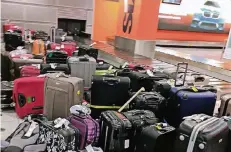  ?? RP-FOTO: V. KATSOGRIDA­KIS ?? Teilweise standen jetzt nicht abgeholte Gepäckstüc­ke mehrere Tage unbeaufsic­htigt an den Bändern im Flughafen.