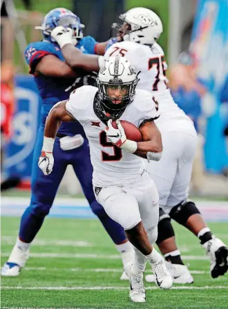  ?? [AP PHOTO] ?? Oklahoma State running back Justice Hill leads the Big 12 in rushing and is averaging 7.49 yards a carry. His Iowa State counterpar­t, David Montgomery, leads the Big 12 with 20.5 carries per game.