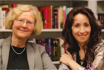  ??  ?? US scientists Elizabeth Blackburn and Elissa Epel, authors of The Telomere Effect.