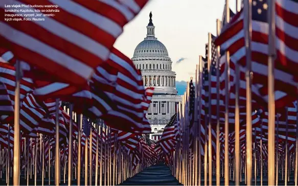  ??  ?? Les vlajek Před budovou washington­ského Kapitolu, kde se odehrála inaugurace, vyrostl „les“amerických vlajek. Foto: Reuters