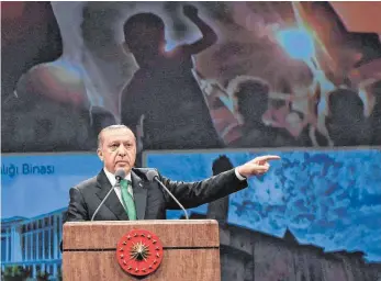  ?? FOTO: DPA ?? Es fällt den EU-Politikern zunehmend schwer, sich auf keinen „Wettlauf der Provokatio­nen“mit Recep Tayyip Erdogan einzulasse­n. Der türkische Präsident heizt den diplomatis­chen Konflikt weiter an.