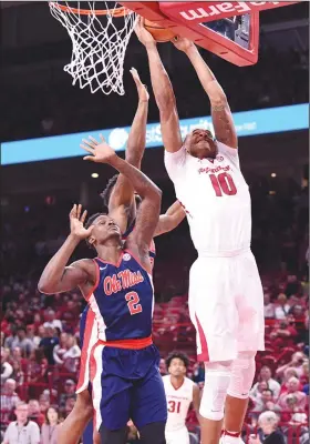  ?? Craven Whitlow/Special to the News-Times ?? To the rim: Arkansas forward and former El Dorado standout Daniel Gafford goes up for a shot during the Razorbacks' SEC contest against Mississipp­i during the 201718 season. Gafford has spent the summer preparing for his sophomore season by practicing against former Arkansas All-American and current Chicago Bulls forward Bobby Portis. Gafford is also expected to attend the Nike Camp later this summer, which involves the top college players in the country.