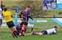  ?? ?? ●●Quick-thinking Captain James Oliver crashes over for the second try