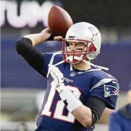  ??  ?? Legende des American Football mit bislang fünf Meistertit­eln: Quarterbac­k Tom Brady in Aktion. Foto: dpa