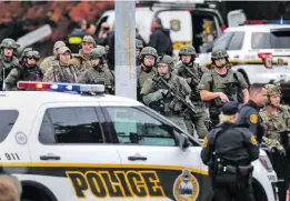  ??  ?? ArmED PolICE on tHE sCEnE wHErE tHE synAGoGuE In PIttsBurGH, PEnnsylvAn­IA, USA.