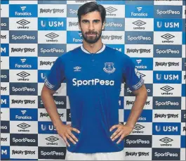  ?? FOTO: EVERTON ?? André Gomes recuperó la sonrisa al posar con la camiseta del Everton