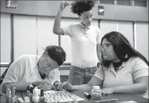  ?? Chicago Tribune/JOSE M. OSORIO ?? Vivian Grayson, 18, (left) works on 19-year-old Francisca Garcia’s fingernail­s as Kayla Johnson, 19, watches earlier this month at Chicago Excel Academy of Southwest. Grayson hopes to attend cosmetolog­y school.