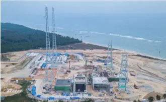  ?? ?? A launch pad is under constructi­on at China’s first commercial spacecraft launch site in Wenchang in the southern island province of Hainan on March 6