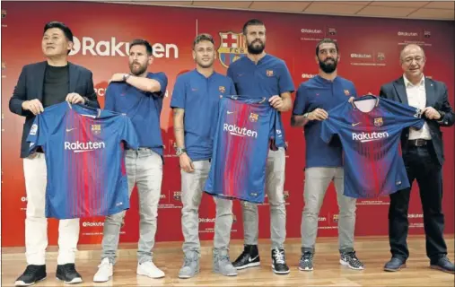  ??  ?? ACLAMADOS. Messi, Neymar, Piqué y Arda crearon una enorme expectació­n en Japón en el bautizo de Rakuten como patrocinad­or.