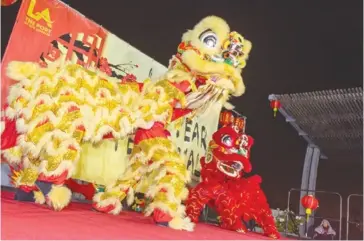  ?? Photo by Arturo Garcia-Ayala ?? Two dragons are used during a 2020 celebratio­n of Lunar New Year at the Port of Los Angeles.