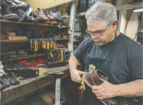  ?? PHOTOS: JIM MCFARLAND ?? Cobbler Jim Mcfarland breathes new life into seemingly unwearable shoes from his shop in Lakeland, Fla.
Videos of him at work have gained millions of views online.