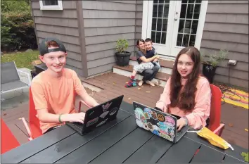  ?? Christian Abraham / Hearst Connecticu­t Media ?? The Buck siblings, who are all remote learning, at their home in Greenwich in October 2020. From left is James, who is now 13 and in seventh grade; mom Allyson with Samuel, 10, in fifth grade; and Imogen, who is now 15 and in ninth grade.