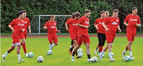  ?? Fotos: Gerd Jung ?? Bis auf Andreas Schuster sind alle Spieler aus der Bayernliga Mannschaft des TSV Rain derzeit fit.