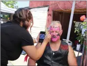  ?? MINENNA PHOTOGRAPH­Y ?? Prospect Scott Cape gets is face painted Sunday at Baconfest held in Kelseyvill­e.