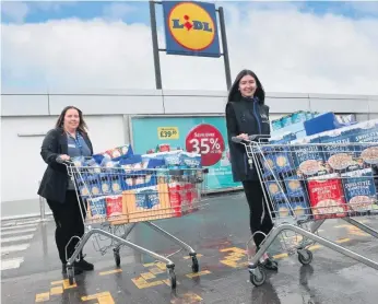  ??  ?? Top donation
Shoppers at Lidl EK were keen to help the local hospice