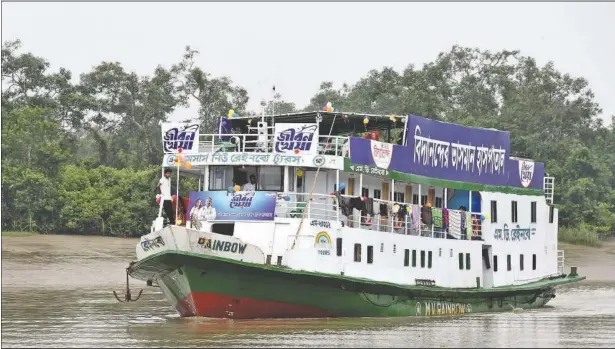  ?? (Courtesy Photo/Bidyanondo Foundation) ?? Floating hospital “Jibon Kheya,” meaning lifeboat, arrives at Banishanta near Mongla seaport in southweste­rn region of Bangladesh. A Bangladesh­i charity has set up a floating hospital turning a small tourist boat into a health care facility to provide services to thousands of people affected by this year’s devastatin­g floods that marooned millions.