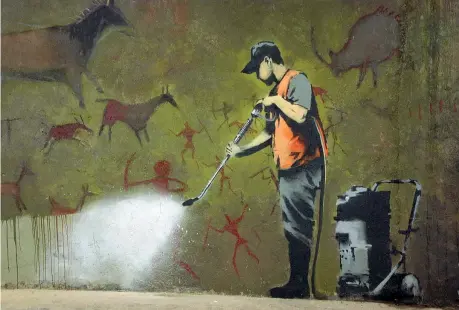  ?? ?? Un particolar­e di Whitewashi­ng Lascaux: l’opera è stata realizzata da Banksy nel 2008 nel Tunnel di Lake Street (a Londra) per il «Cans Festival»