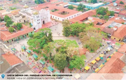  ??  ?? vista aérea del parque central de comayagua aerial view of comayagua’s central park