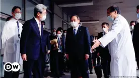  ??  ?? Japan's PM Yoshihide Suga inspects a healthcare facility in Tokyo amid continuing COVID worries